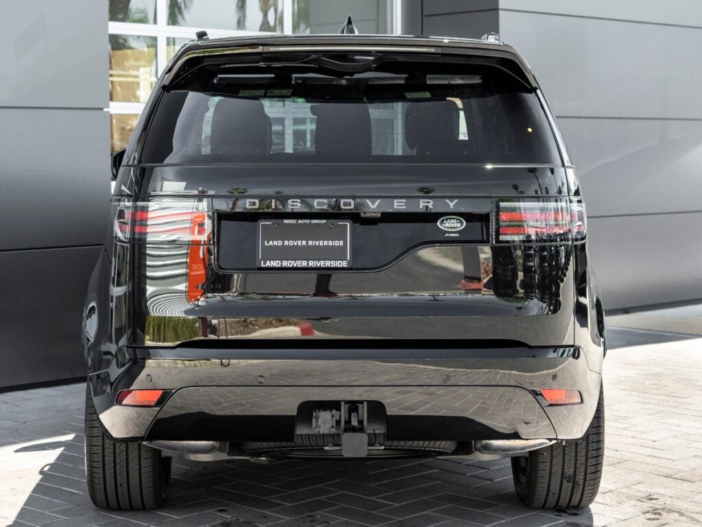 What are the trims of the Land Rover Discovery 2024?